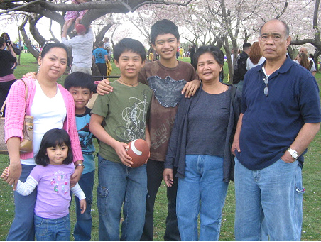 quirozfamily2 My big family. My wife, my four beautiful children and my parents during the Cherry Blossoms Festival in Washington DC.